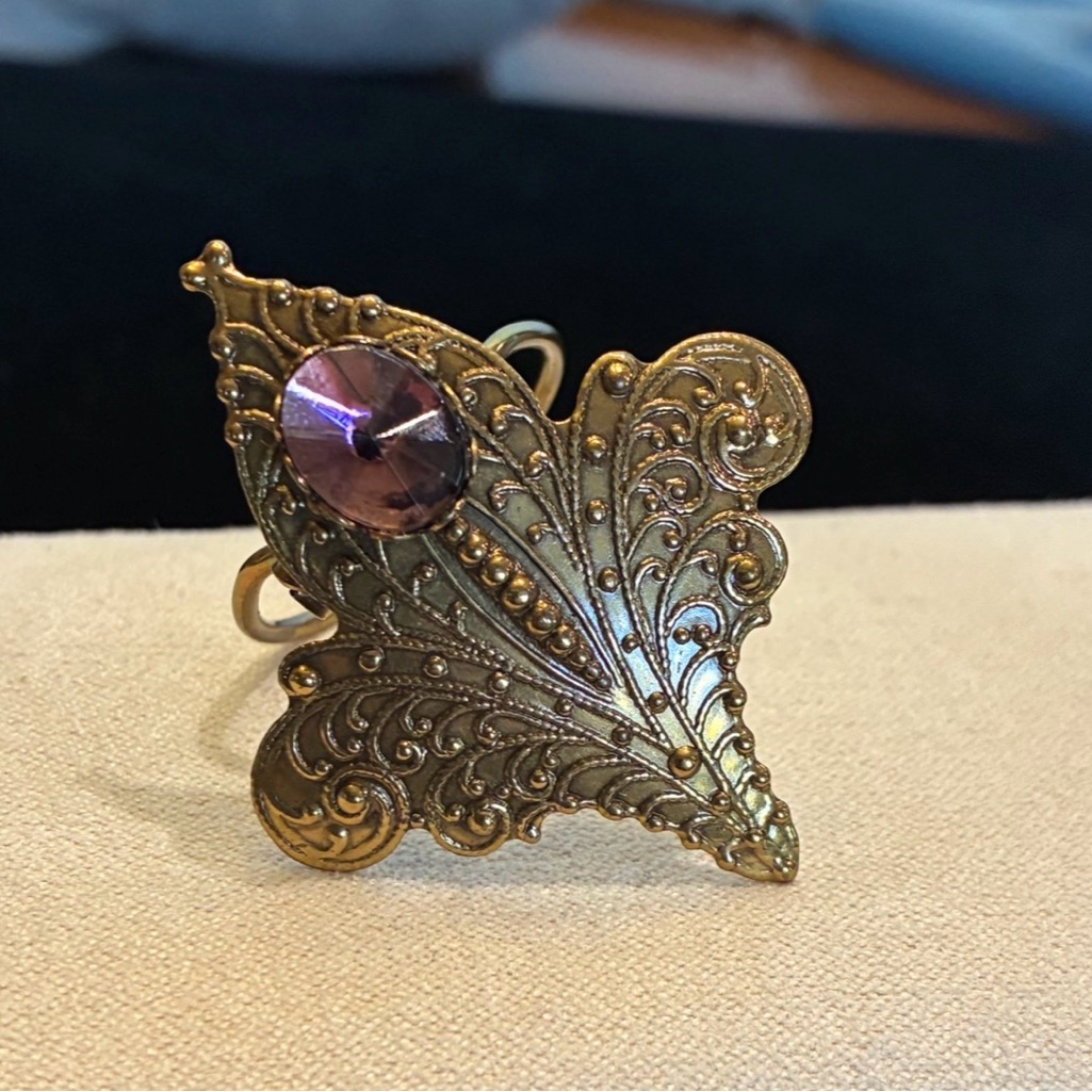 Vintage Jeri-Lou Gold Tone Scarf Clip / Purse Accent W/ Purple Rhinestone